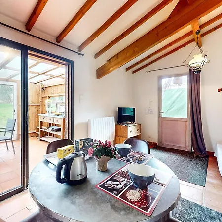 2 Bedroom Awesome In Val De Louyre Et Caude Saint-Alvère