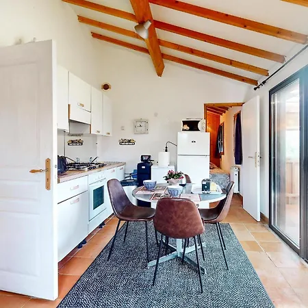 2 Bedroom Awesome Home In Val De Louyre Et Caude Holiday home