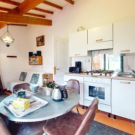 2 Bedroom Awesome Home In Val De Louyre Et Caude *